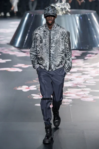 Look 28